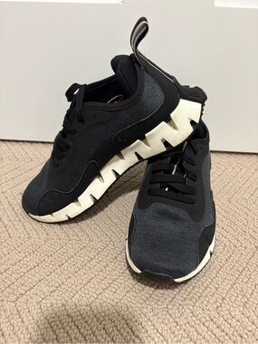 Reebok Zig Dynamica black/chalk colorway. Comfort Footbed Sneaker size 5
